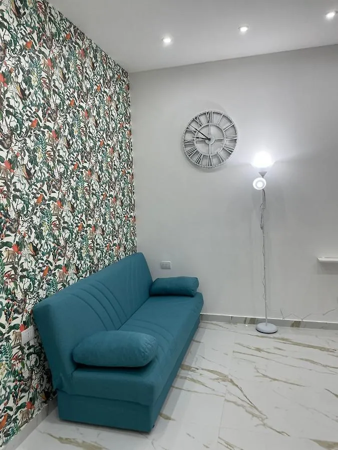 Bed and Breakfast Armony House - Self Checkin Napoli 0*,  Italia